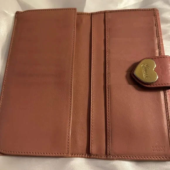 Gucci Guccissima Snapped Wallet